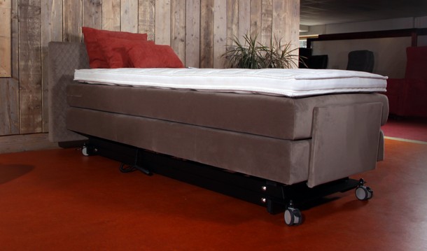 Hoog-laag boxspring Ölafson qqq841 maat 90 x 210.  HAGELNIEUW, VOOR ALS U SNEL EEN BED IN HUIS WILT HEBBEN. Nu met enorme korting!